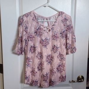 NO boundaries, Beautiful dressy blouse